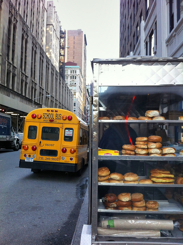 דוכן אוכל ברחוב. צילום: אביגיל לאפין גרא