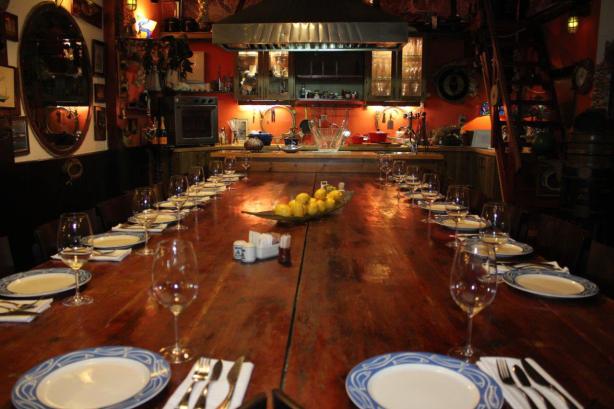 אחת הפינות במסעדה