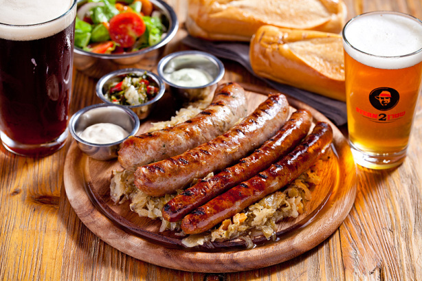 מבחר נקניקיות בשטרן. צילום בועז לביא