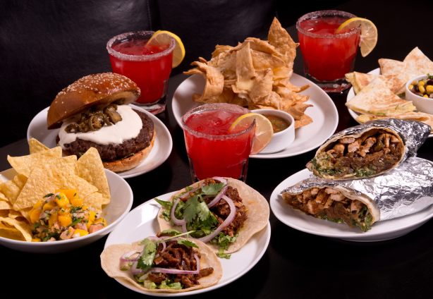 כל התפריט המקסיקני. צילום שי בן אפריים