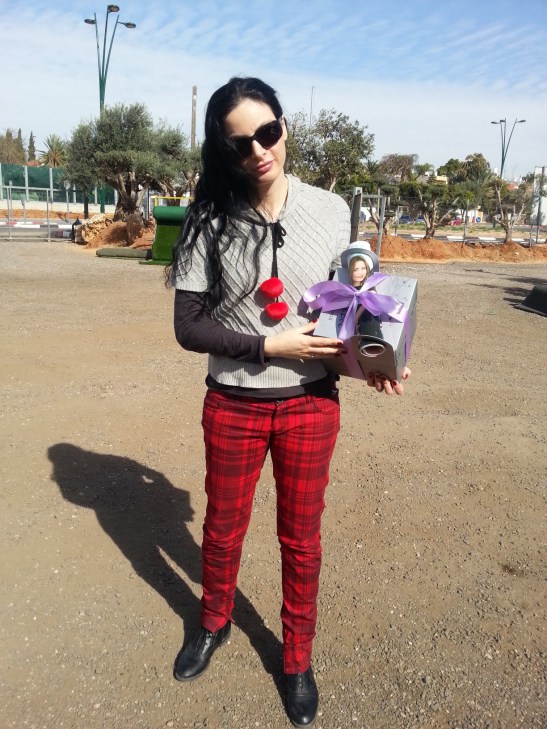 וככה זה מגיע, בקופסא מגניבה עטופה בסרט שאטן רחב ויוקרתי ועם מגזין "את" למעלה.