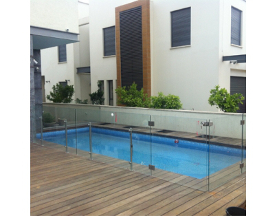 מעקה זכוכית. תמונה מאתר החברה