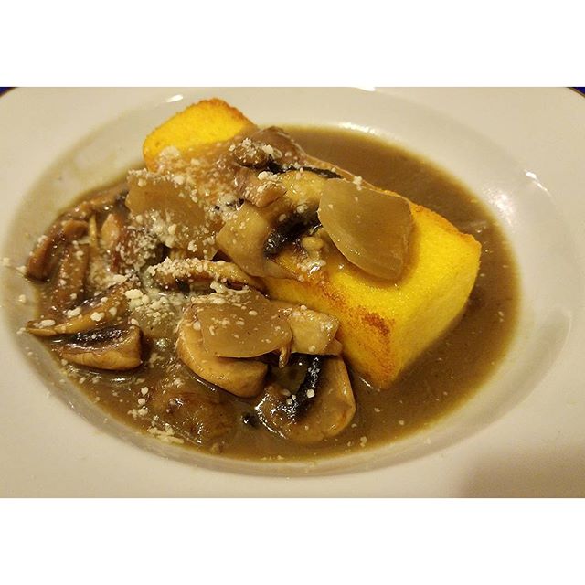 #בעלוליפינקאותי פולנטה צרובה על הגריל, בצל, פטריות, כמהין, פרמז'ן ואהבה.